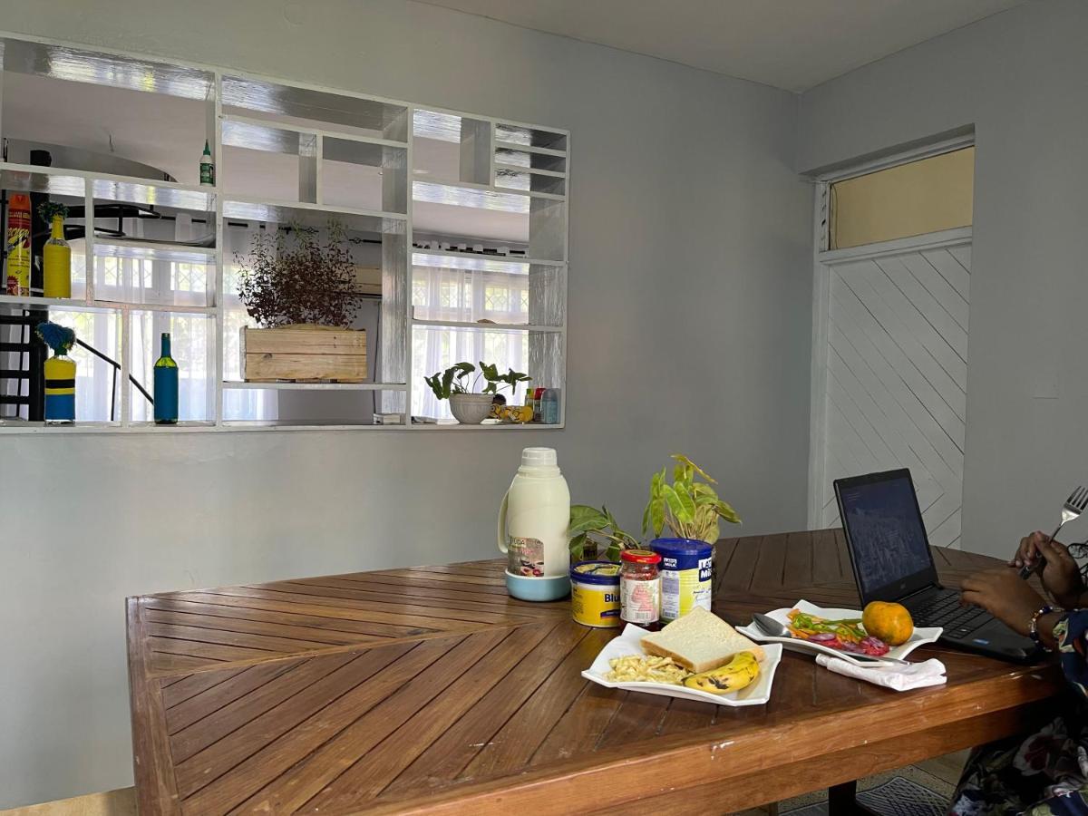 Gallivanters Hostel Dar es Salaam Ngoại thất bức ảnh